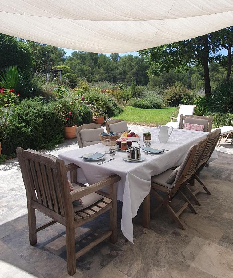 Lou Pantai, Bed And Breakfast, Delux Bedroom Aix-en-Provence Exterior foto