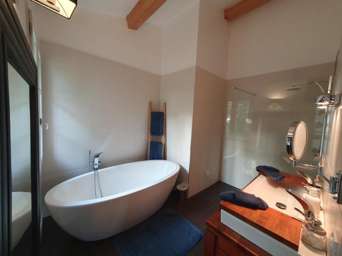 Lou Pantai, Bed And Breakfast, Delux Bedroom Aix-en-Provence Exterior foto