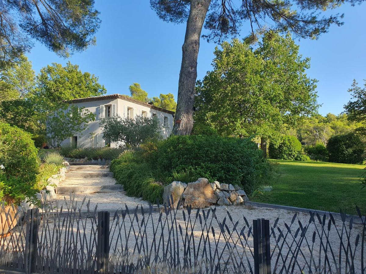Lou Pantai, Bed And Breakfast, Delux Bedroom Aix-en-Provence Exterior foto