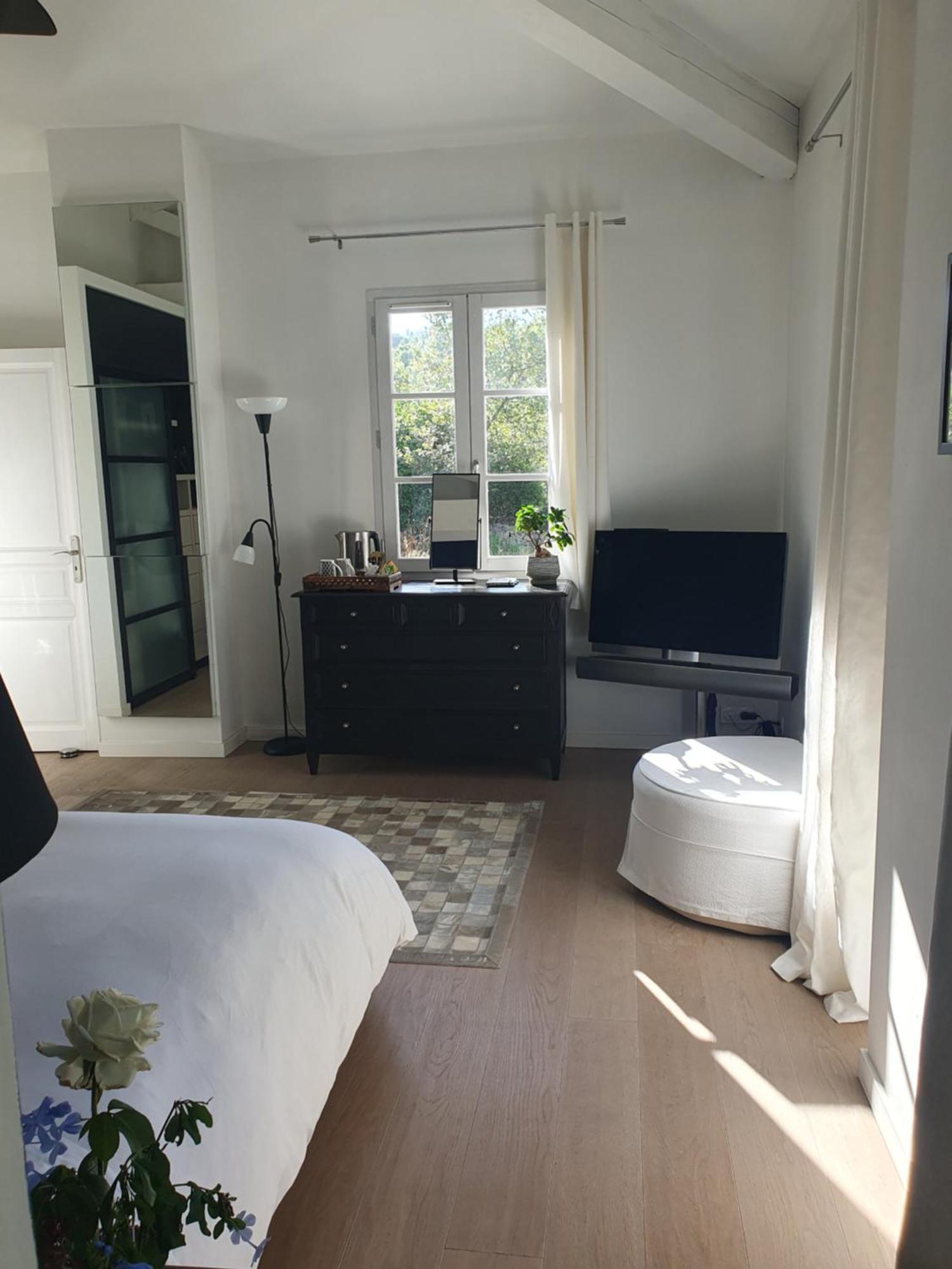 Lou Pantai, Bed And Breakfast, Delux Bedroom Aix-en-Provence Exterior foto