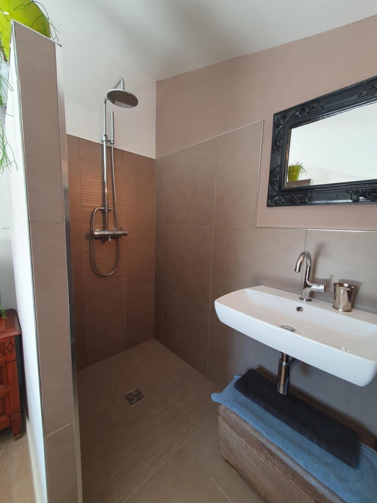 Lou Pantai, Bed And Breakfast, Delux Bedroom Aix-en-Provence Exterior foto