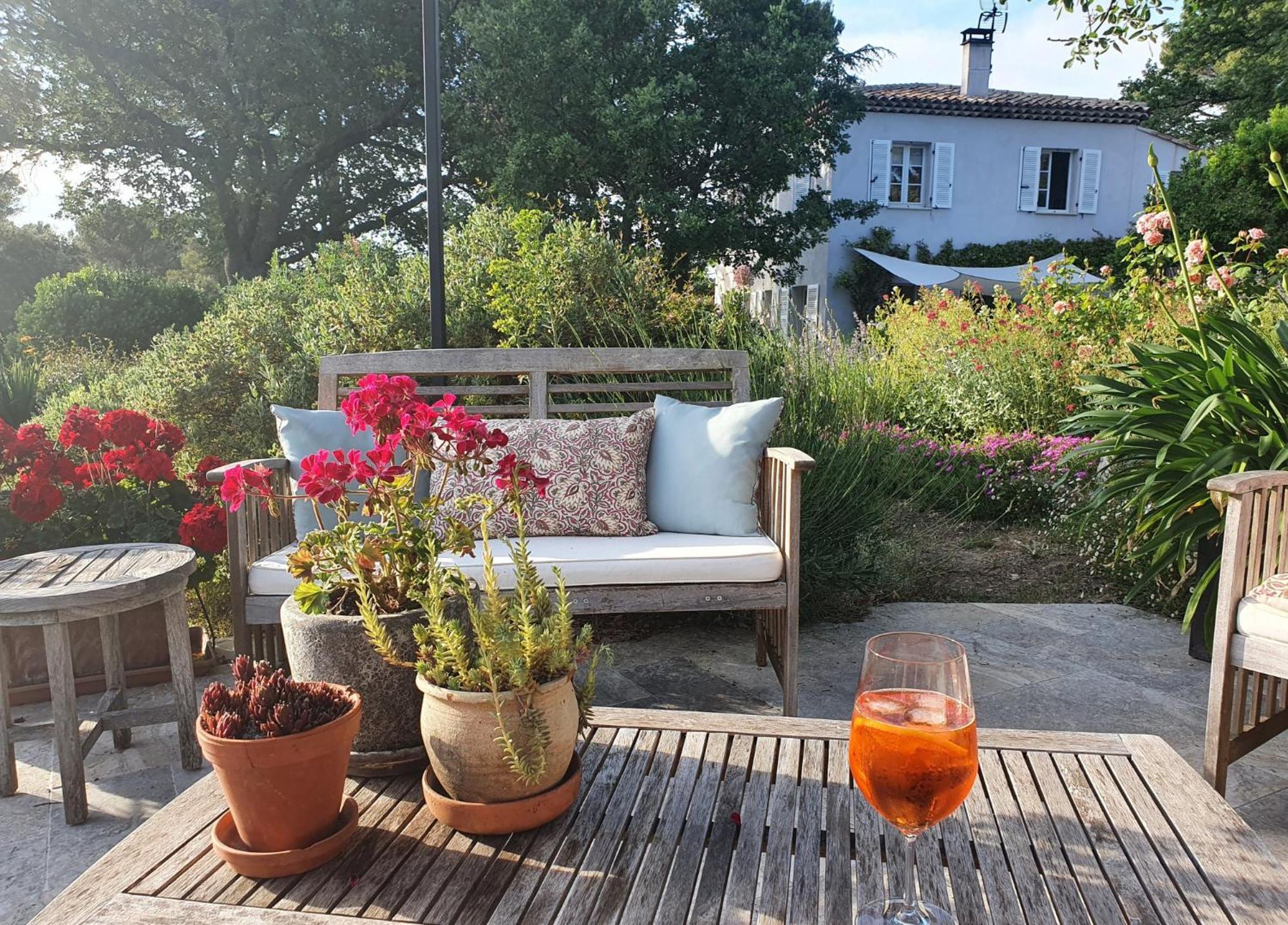 Lou Pantai, Bed And Breakfast, Delux Bedroom Aix-en-Provence Exterior foto