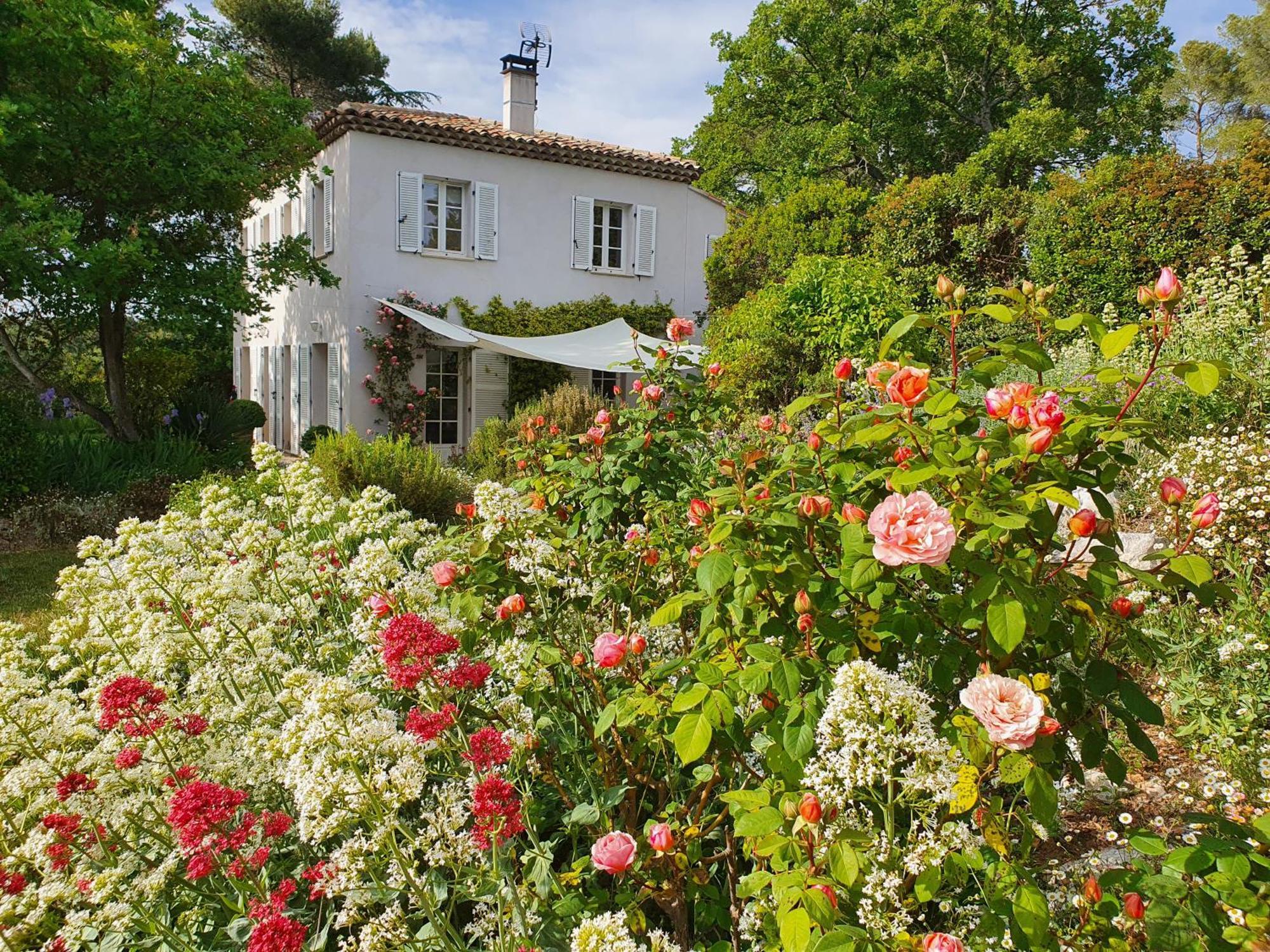 Lou Pantai, Bed And Breakfast, Delux Bedroom Aix-en-Provence Exterior foto