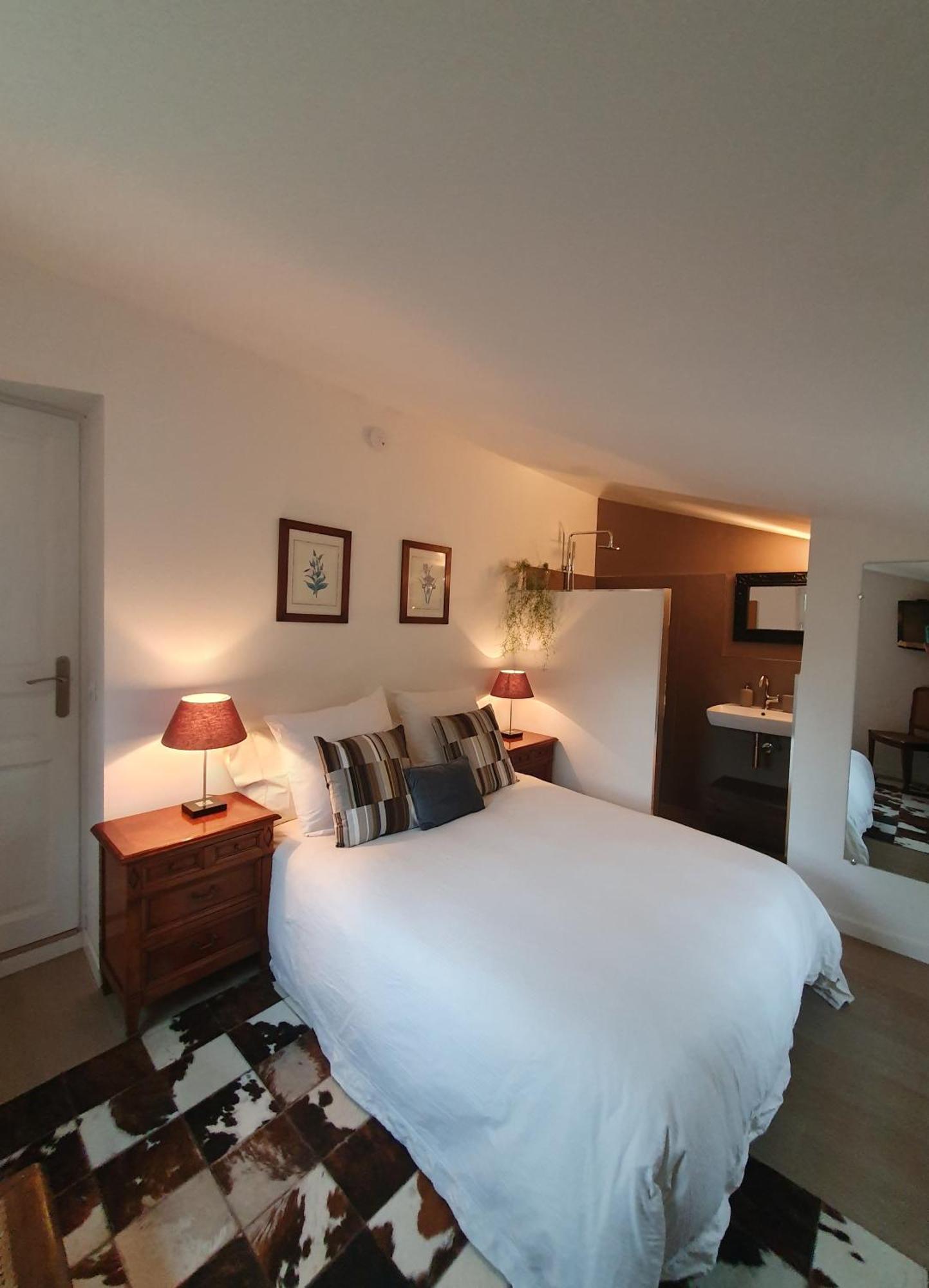 Lou Pantai, Bed And Breakfast, Delux Bedroom Aix-en-Provence Exterior foto