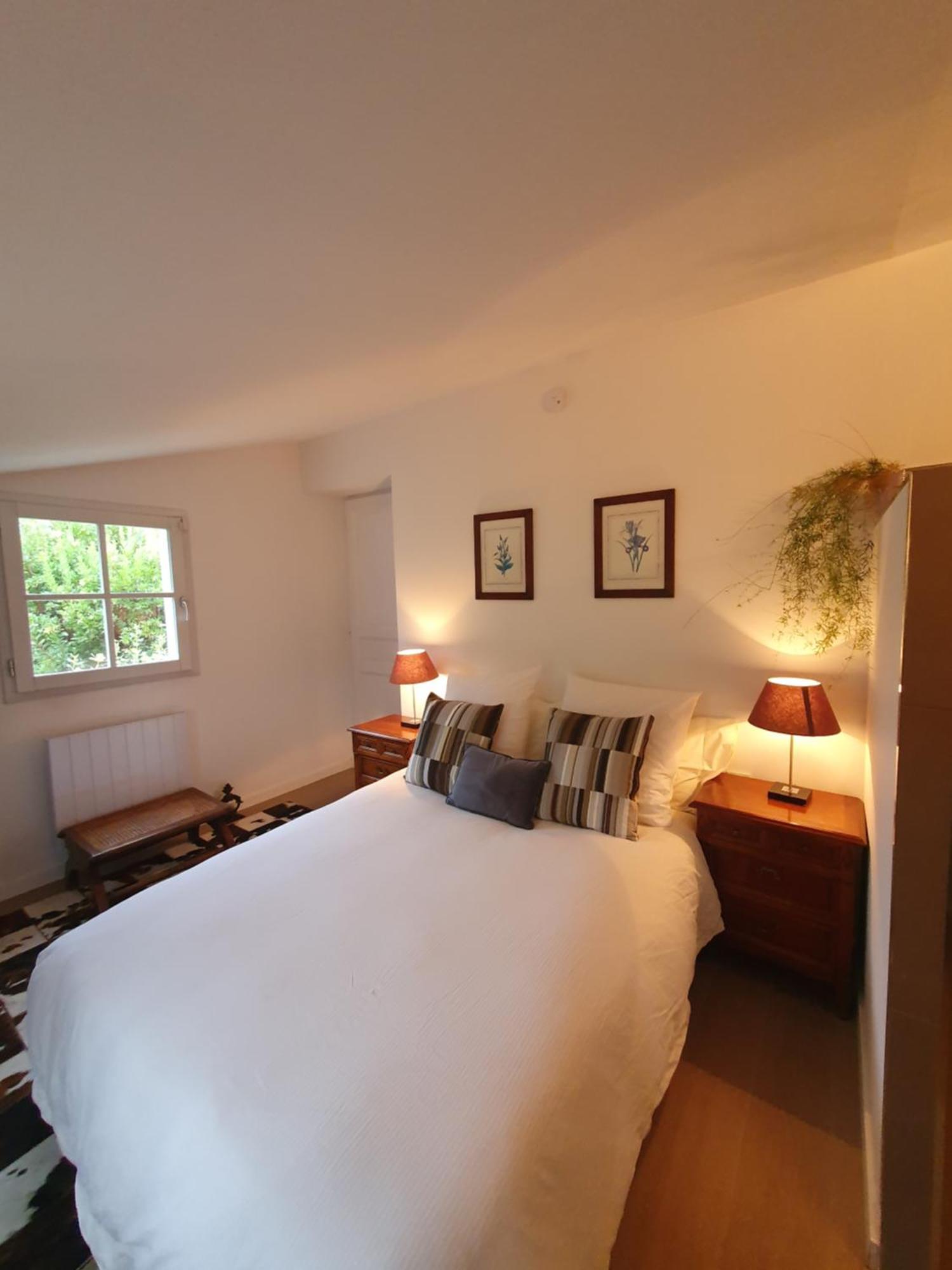 Lou Pantai, Bed And Breakfast, Delux Bedroom Aix-en-Provence Exterior foto