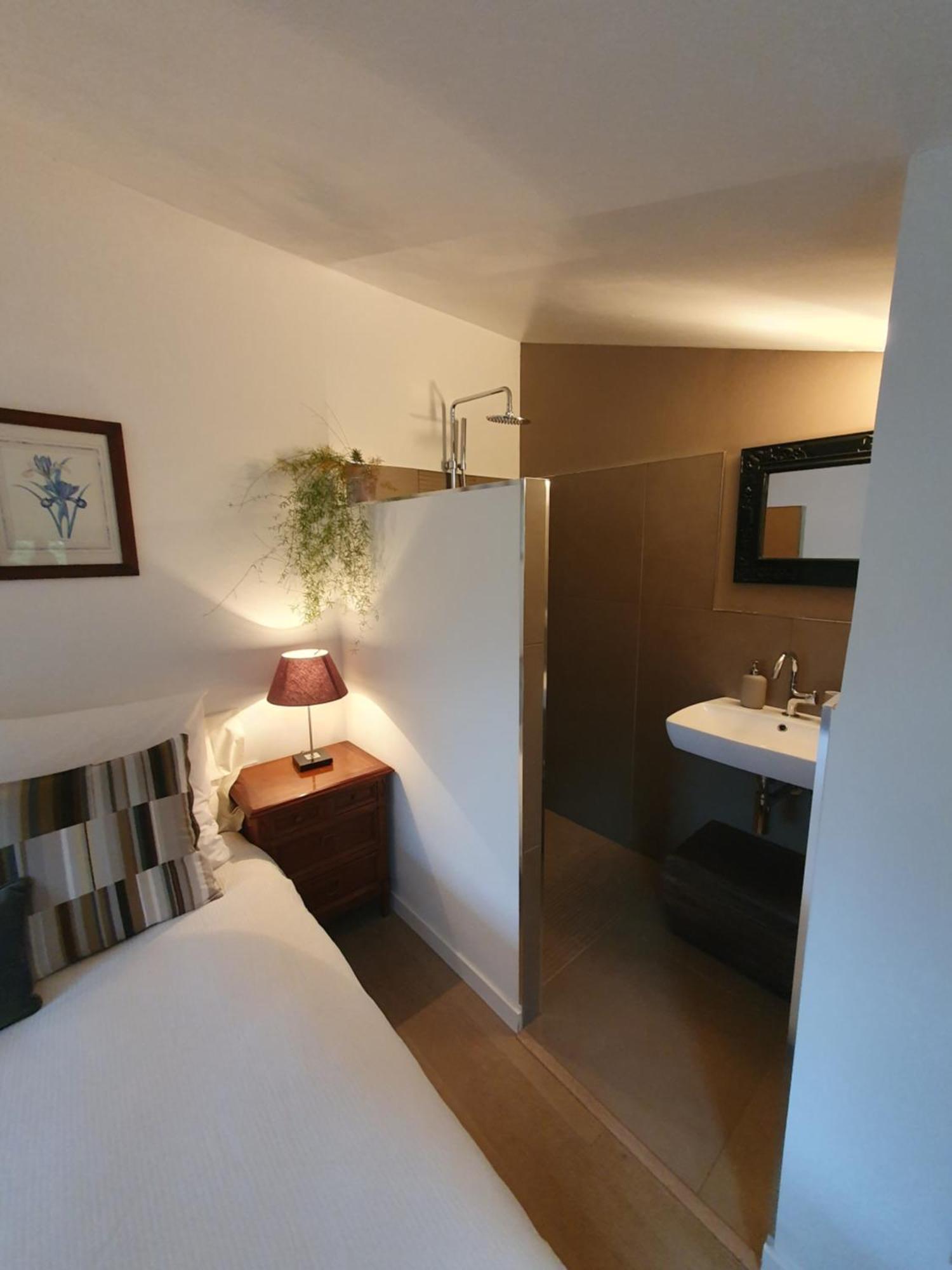 Lou Pantai, Bed And Breakfast, Delux Bedroom Aix-en-Provence Exterior foto