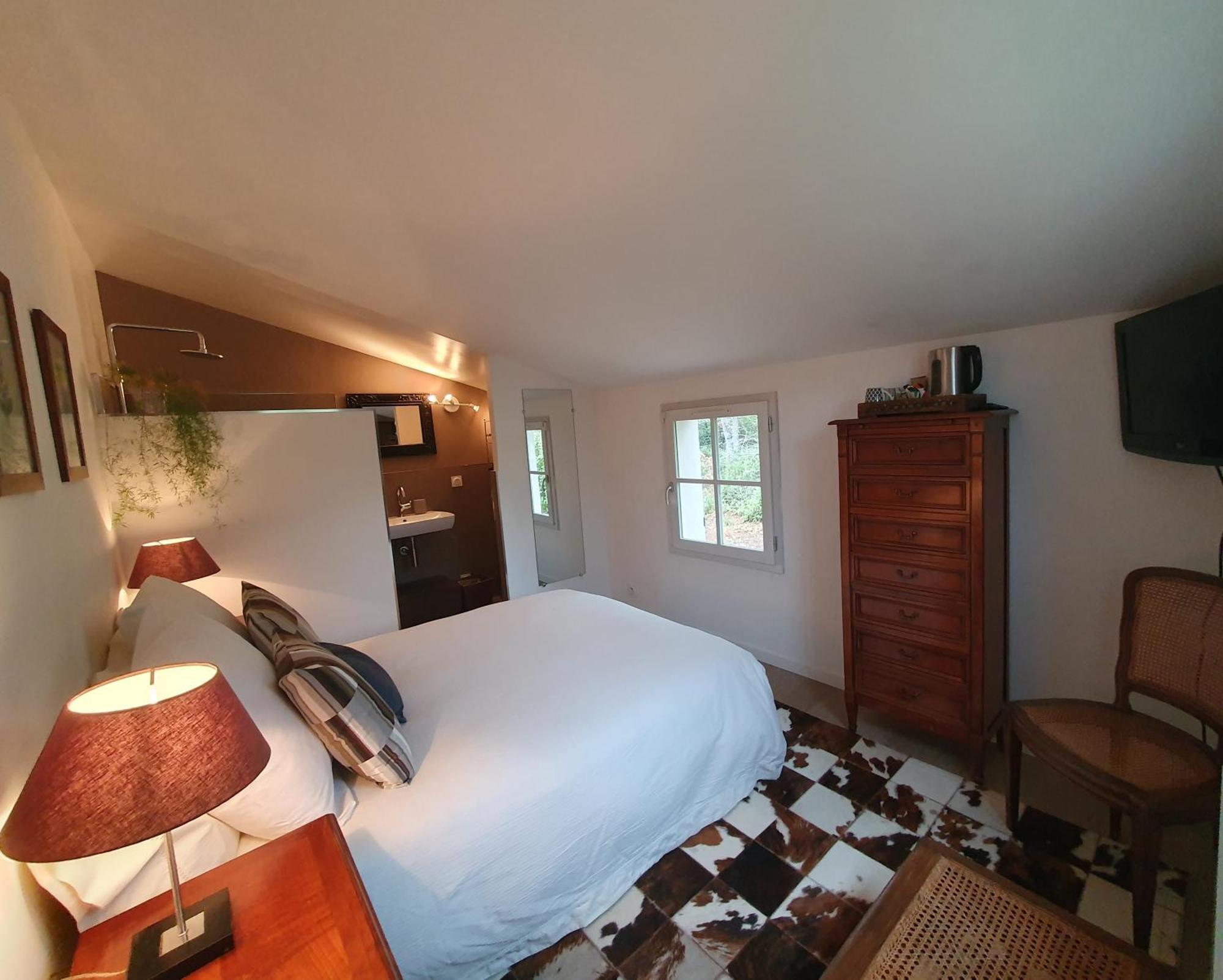 Lou Pantai, Bed And Breakfast, Delux Bedroom Aix-en-Provence Exterior foto
